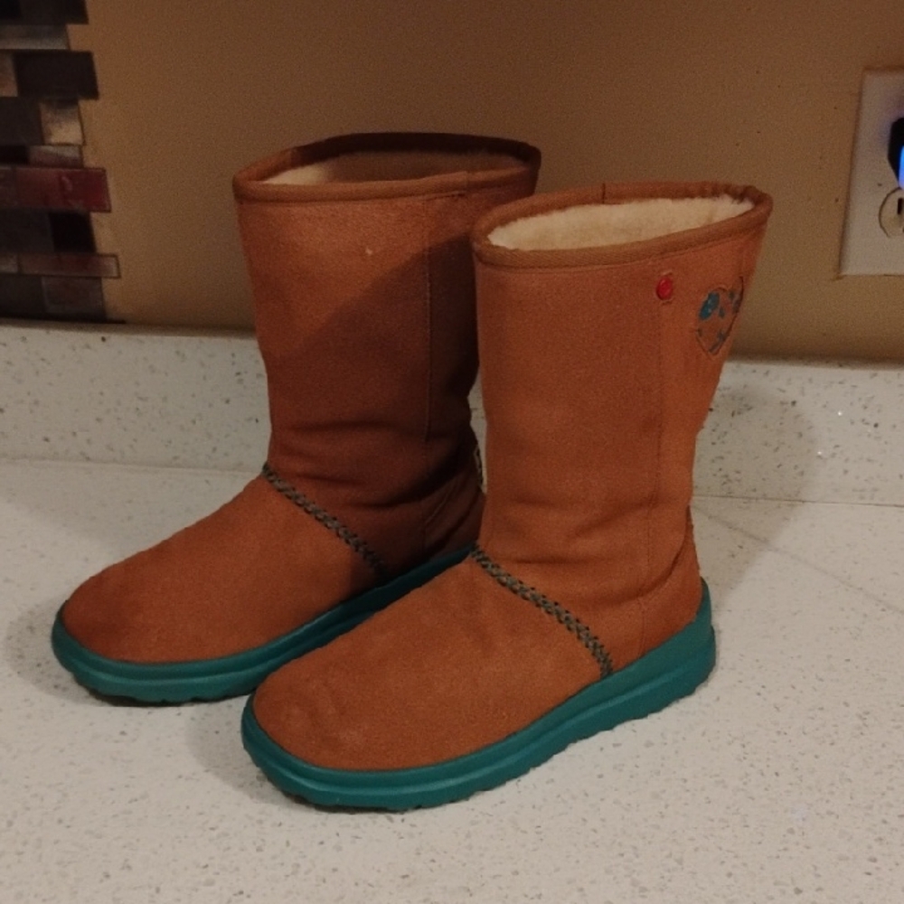 UGG Tan Kids Boots with Teal Sole. Size 6 Women - Picture 1 of 8